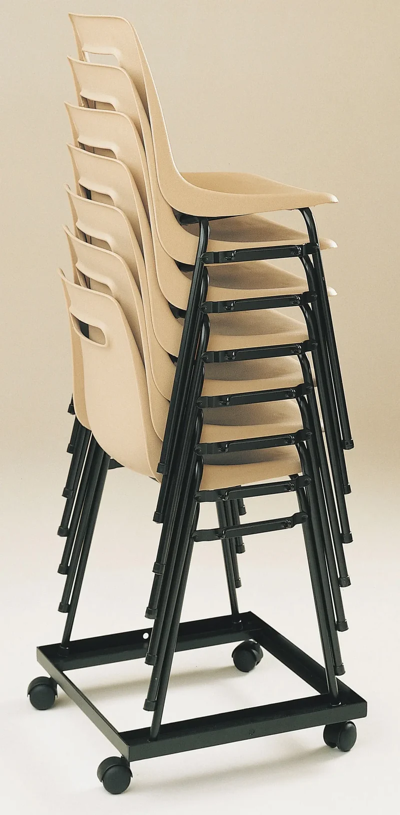 Chariot de chaises sur roulettes