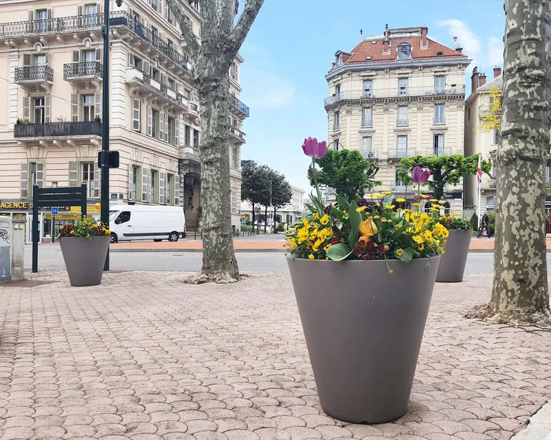 Pot Vase rond évasé sans rebord 240 à 804 L, PEHD rotomoulé, 21 coloris