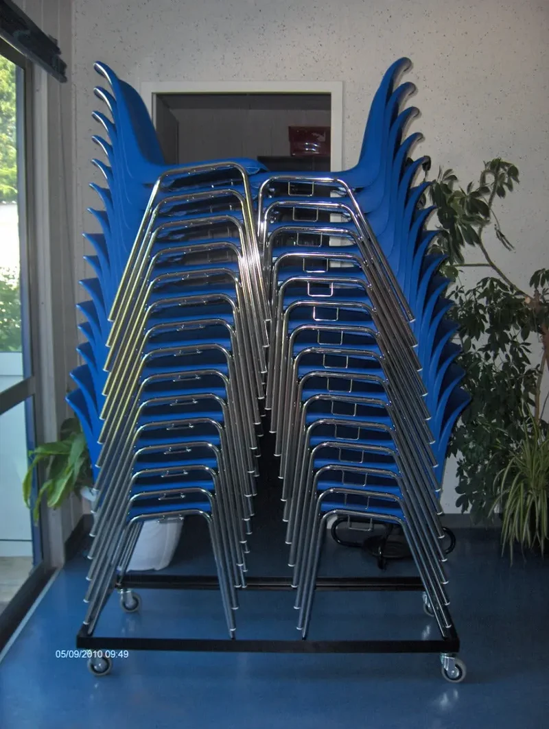 Chariot double de chaises sur roulettes