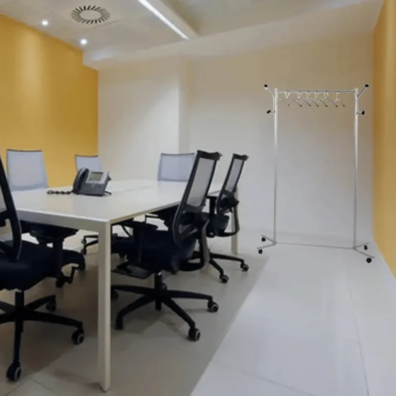 Vestiaire porte-cintres mobile compact