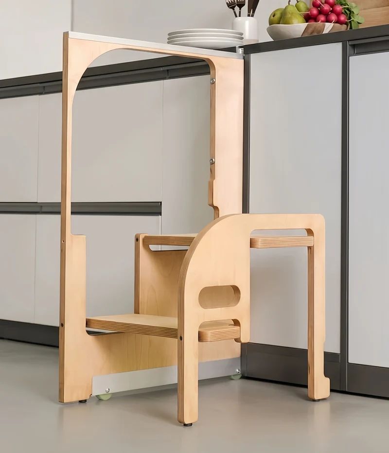 Tabouret pliant ultra-mince en contreplaqué marine avec marchepied dissimulé
