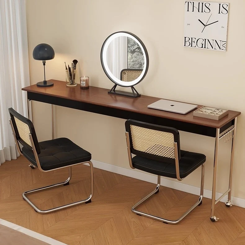 Table de lit avec plateau inclinable et roulettes universelles