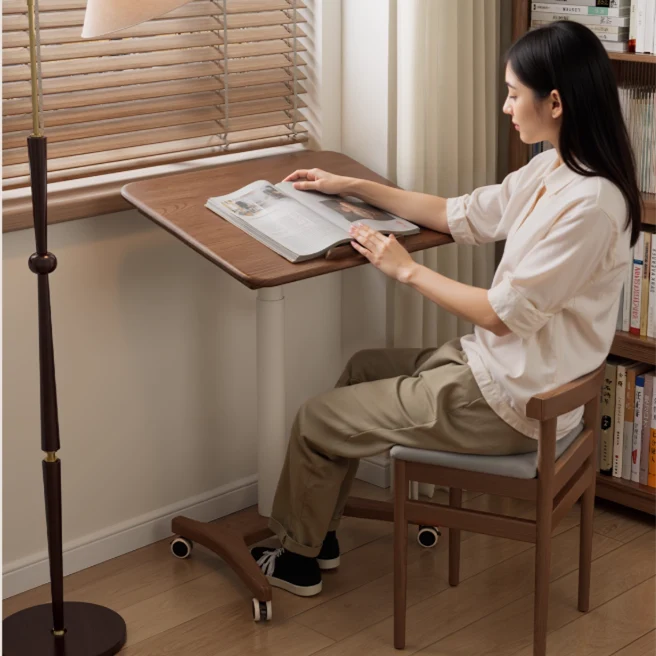 Bureau pour ordinateur portable en bois massif relevable et réglable avec roulettes universelles