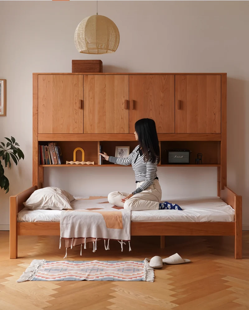 Lit multifonctionnel moderne de style Japandi en bois de cerisier massif avec rangement intégré et lit gigogne.