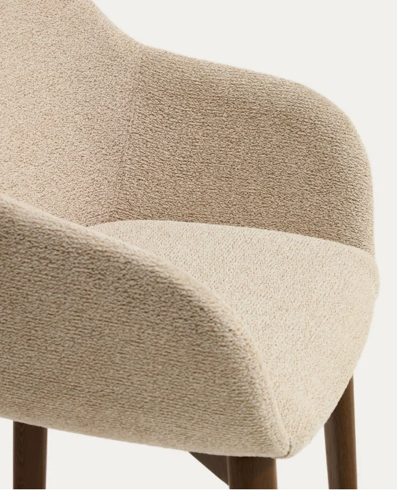 Meila chair with armrests in beige chenille with legs in walnut finish
