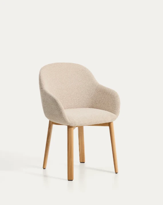 Meila chair with armrests in beige chenille with legs in natural finish