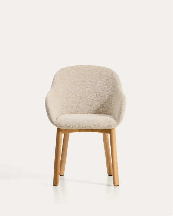 Meila chair with armrests in beige chenille with legs in natural finish