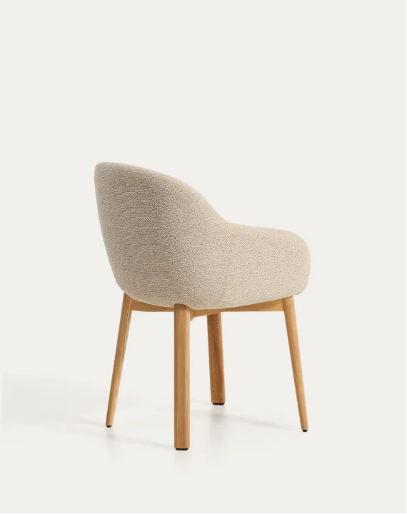 Meila chair with armrests in beige chenille with legs in natural finish
