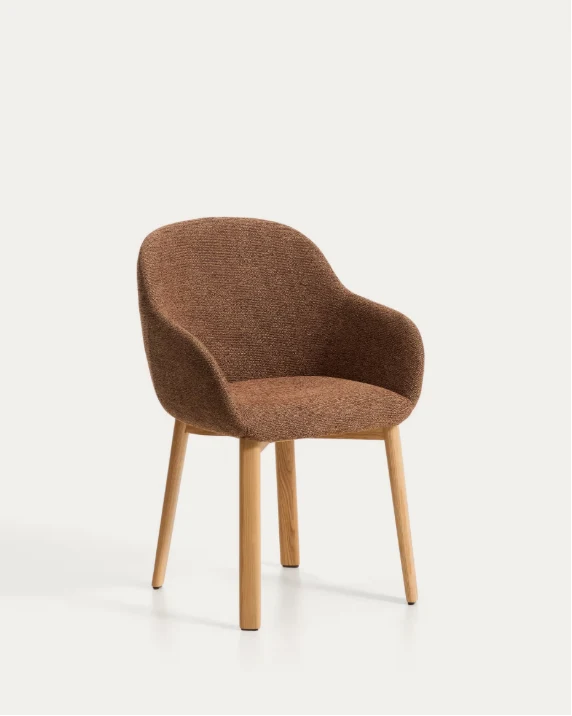 Meila chair with armrests in terracotta chenille with legs in natural finish