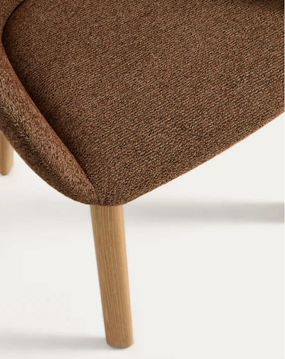 Meila chair with armrests in terracotta chenille with legs in natural finish
