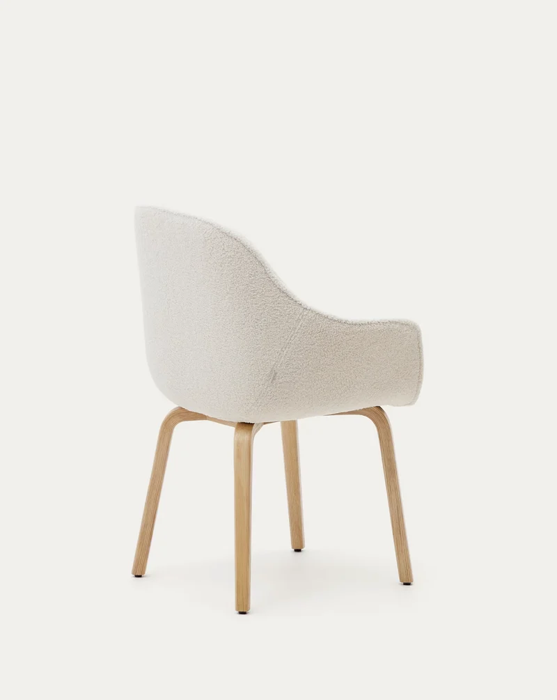 Aleli chair in white bouclé with solid ash wood legs and natural finish