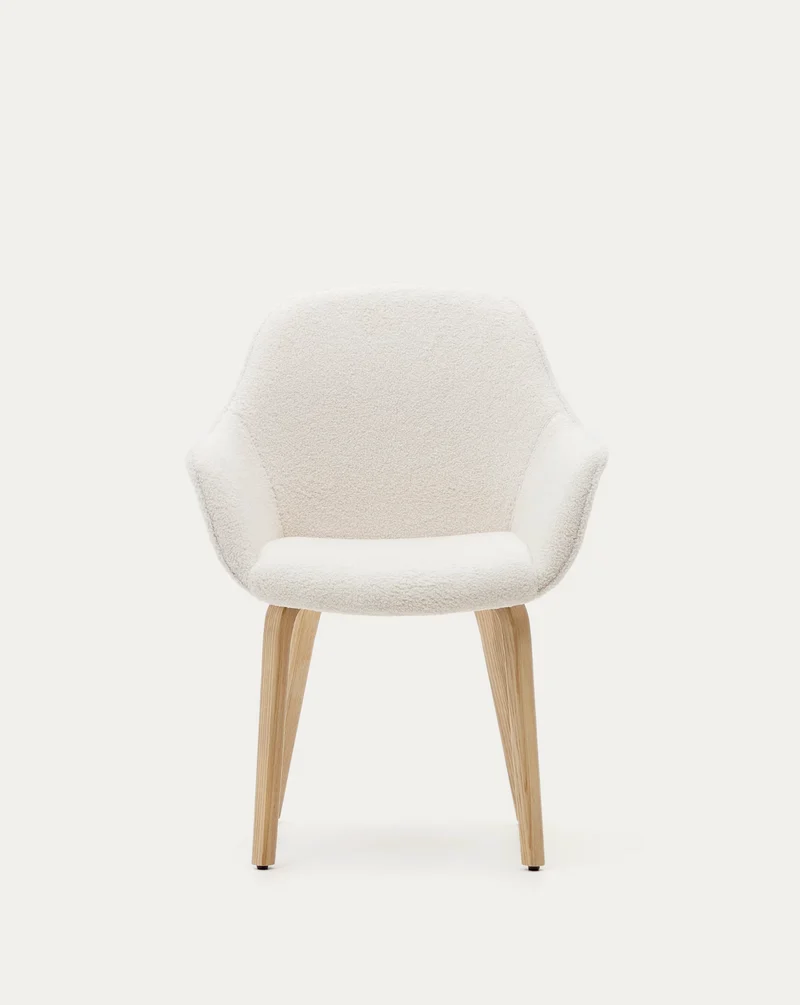 Aleli chair in white bouclé with solid ash wood legs and natural finish