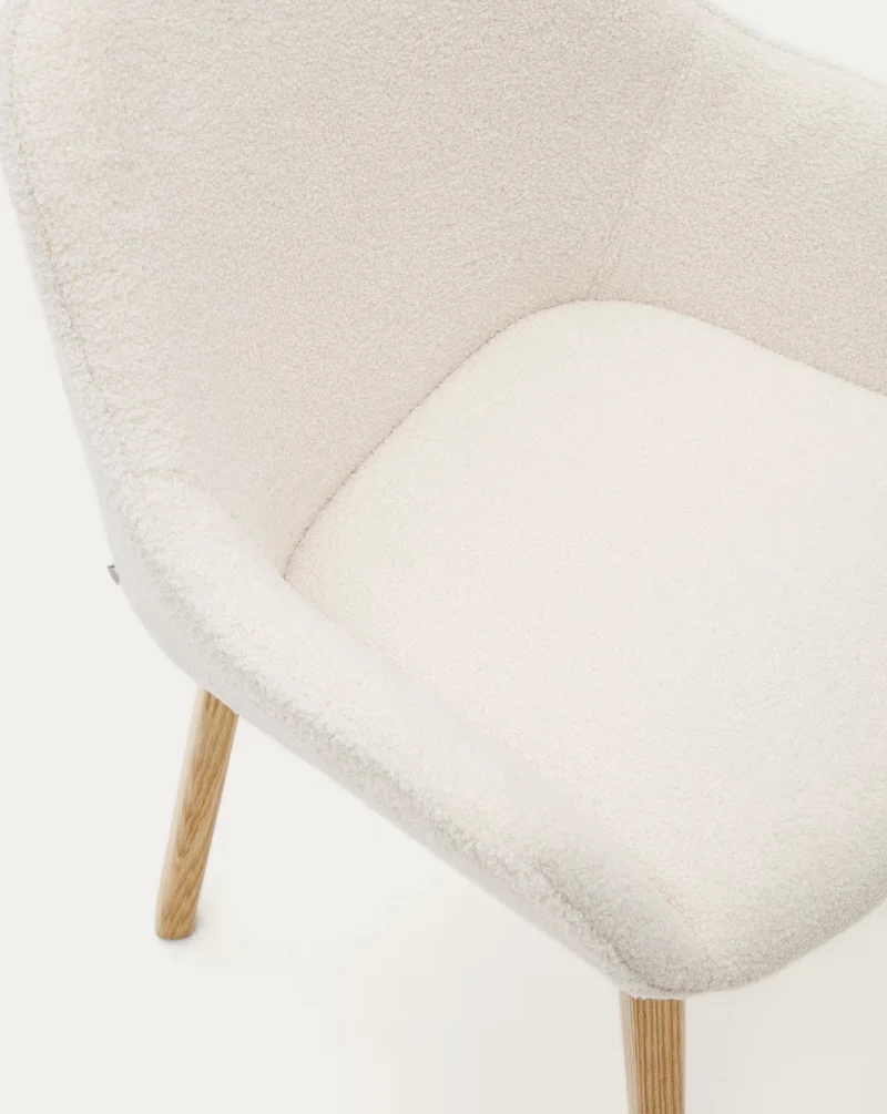 Aleli chair in white bouclé with solid ash wood legs and natural finish