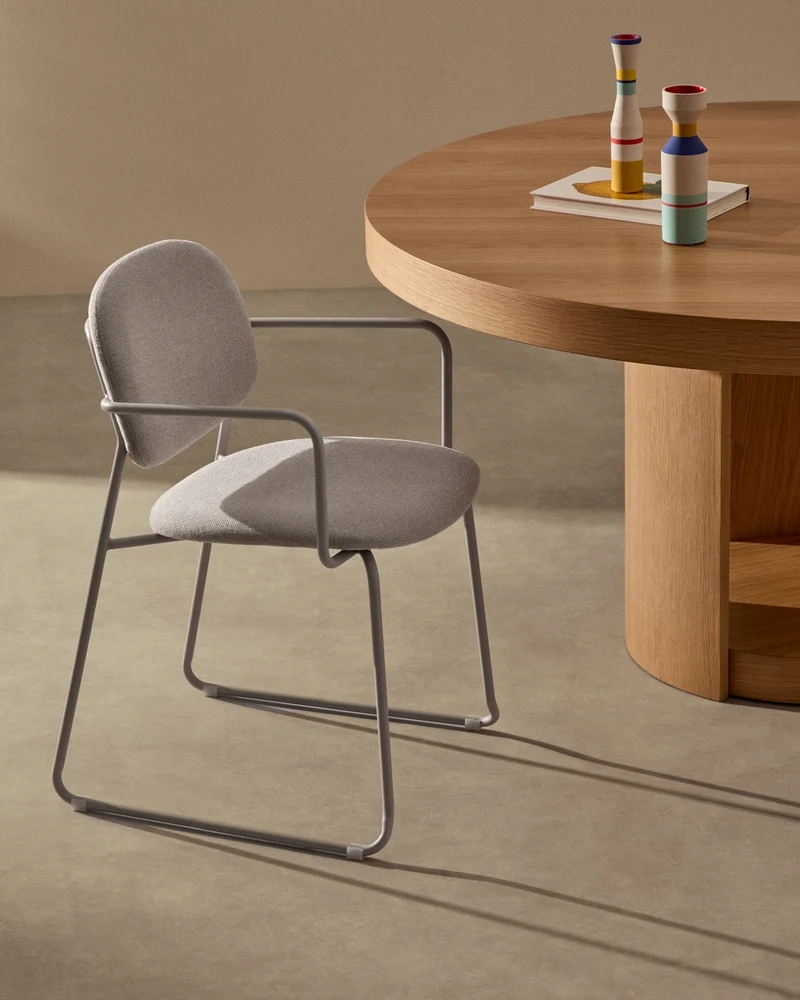 Meli chair in beige chenille with beige metal structure