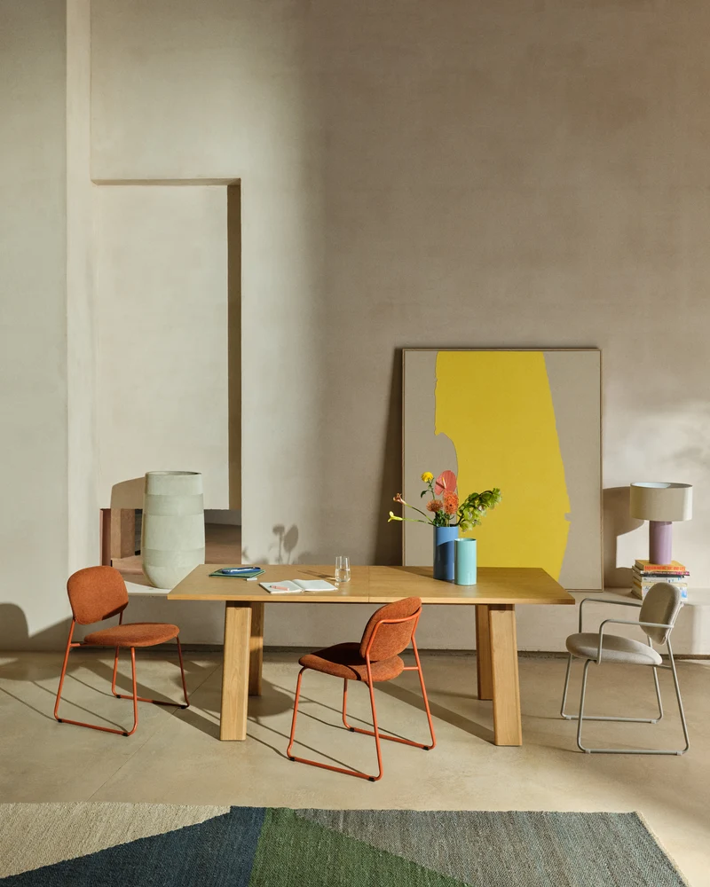 Meli chair in beige chenille with beige metal structure