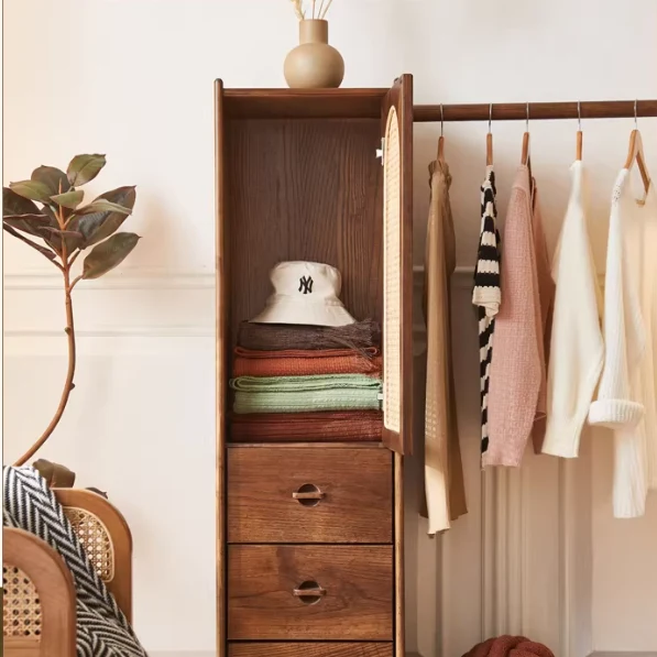 Armoire en bois de frêne massif tressé en rotin avec porte-manteau et tiroirs