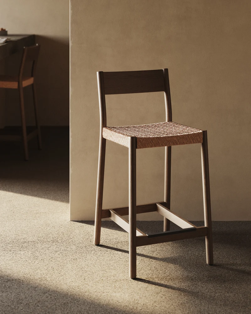 Yalia stool with a backrest in solid oak wood in a walnut finish and rope cord seat 65 cm