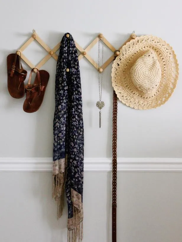 Cintre de porte-manteau accordéon en bois extensible