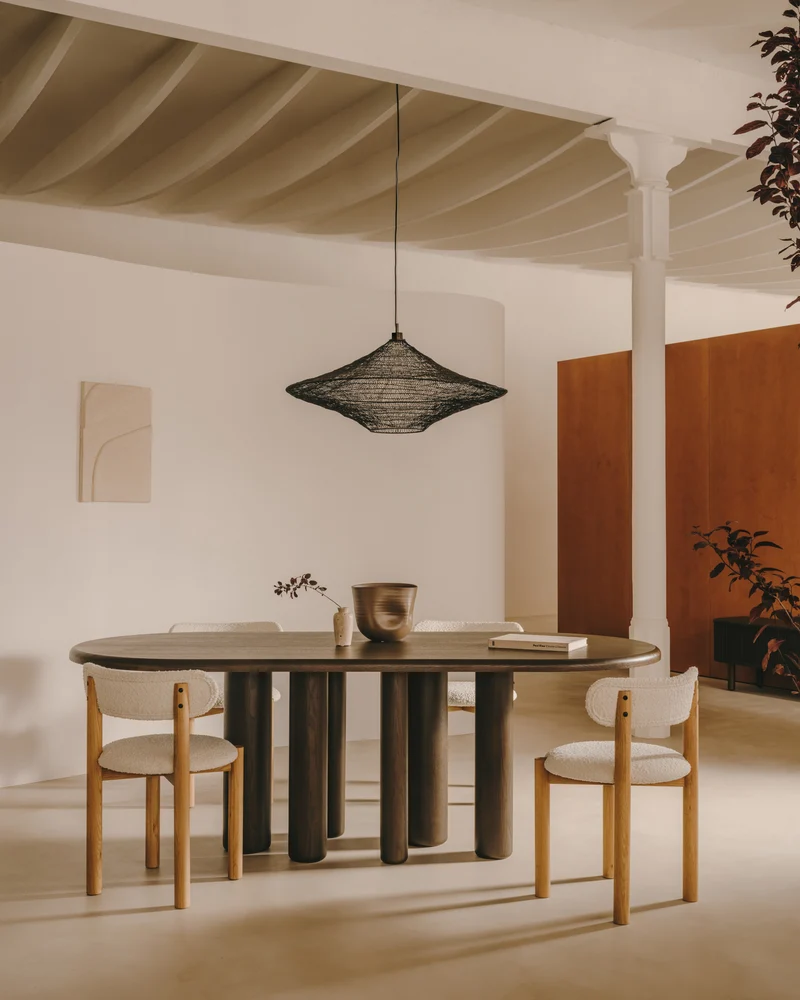 Nebai chair in white bouclé and solid oak wood structure with natural finish