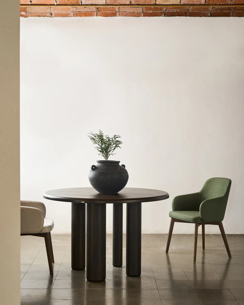 Nelida chair in green chenille and solid beech wood in a natural finish