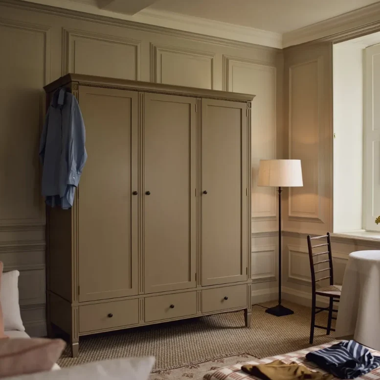 Larsson Triple Wardrobe, 170cm
