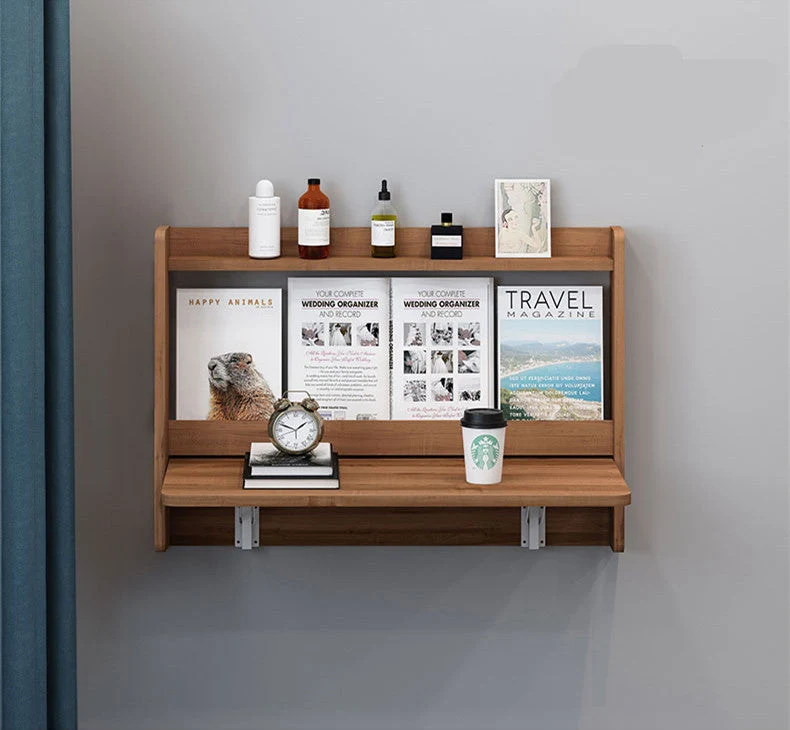 Bureau et étagère pliables fixés au mur