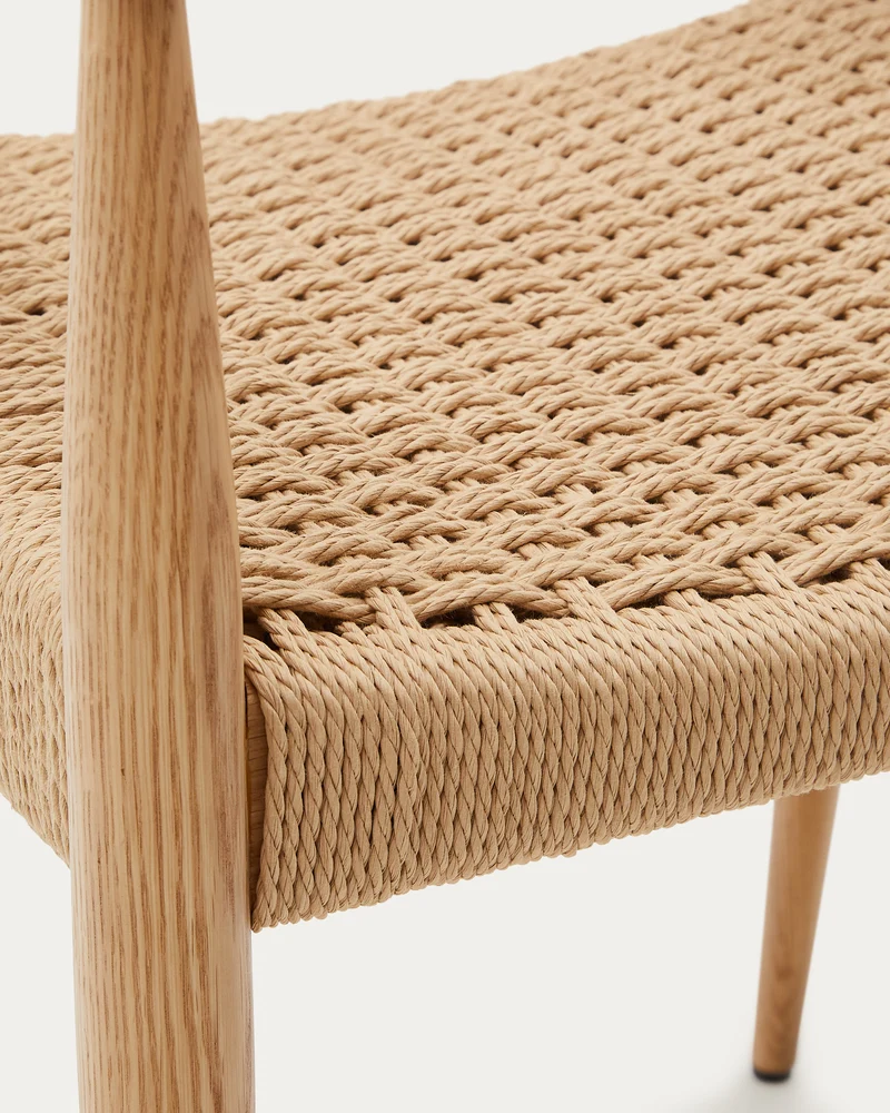 Analy chair with armrests in solid oak wood in a natural finish and rope cord seat