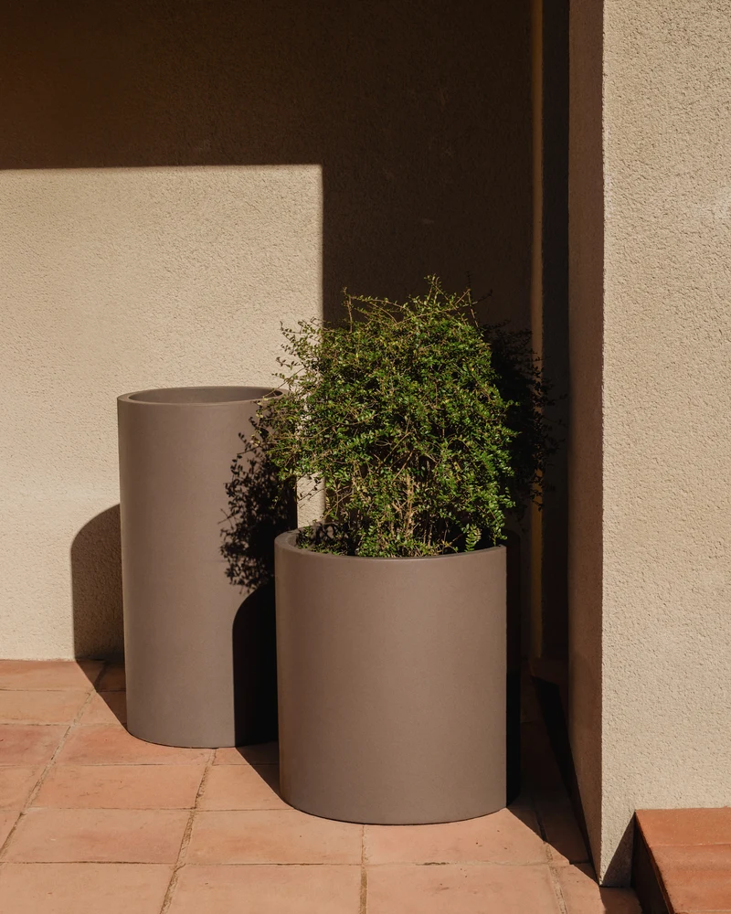 Aiguablava brown cement planter Ø 52cm