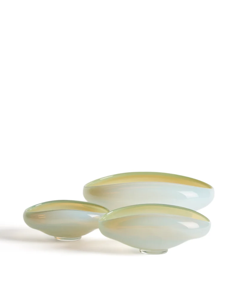 Nodila white glass centrepiece 23 x 16.5cm