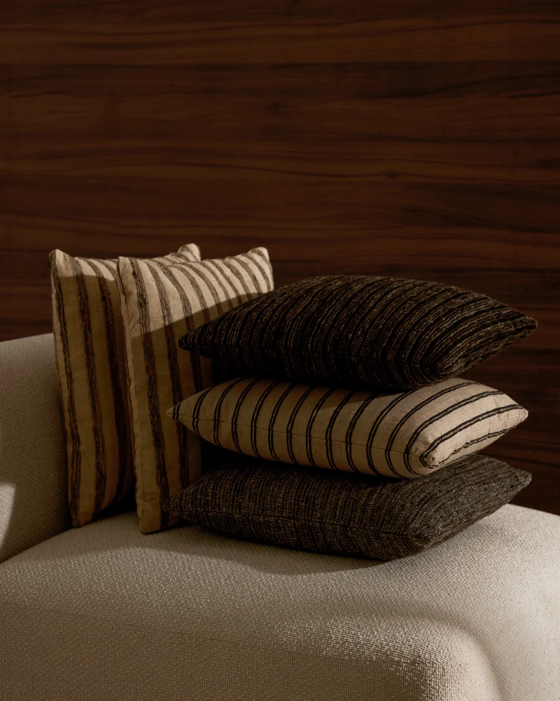 Gulbe cushion cover