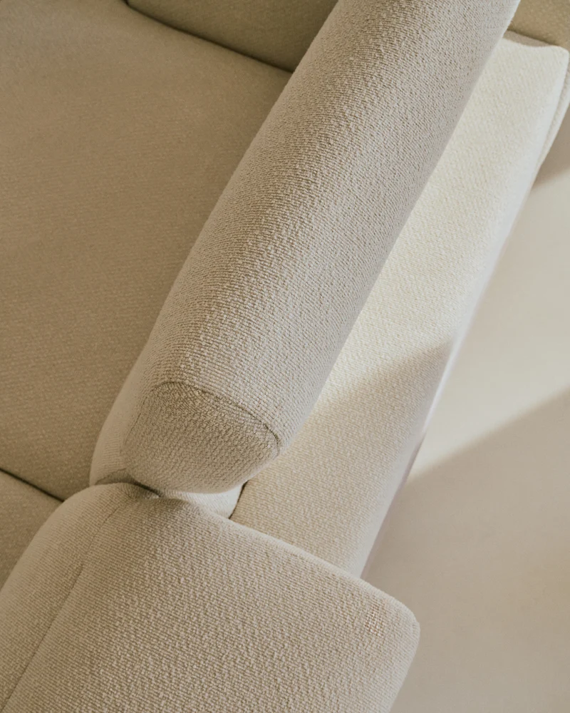 Aurum 3-seater sofa in ecru chenille with reclining headrest and matte beige metal base 234cm FSC Mix Credit