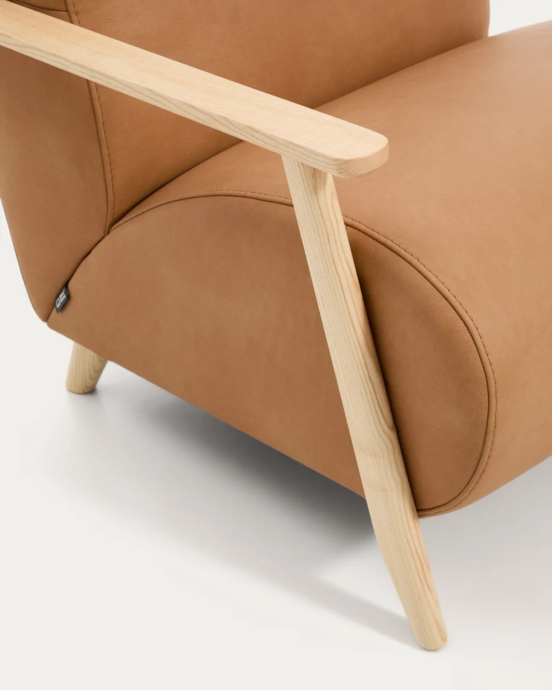 Meghan armchair in brown leather and solid ash wood with natural-coloured finish FSC Mix Credit