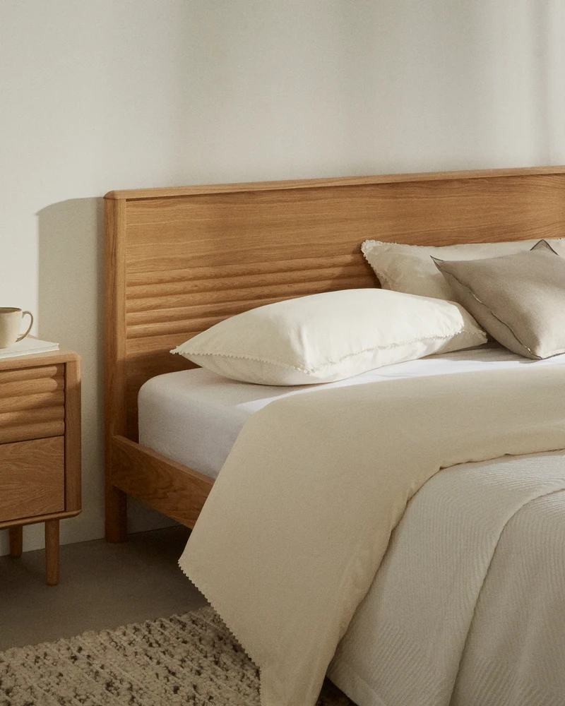 Lenon bed in solid oak and oak wood veneer for 180 x 200 cm mattresses, FSC MIX Credit
