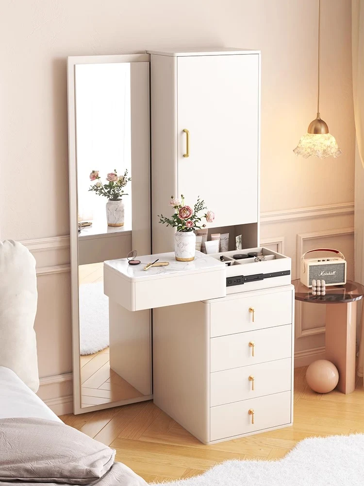 Coiffeuse nordique avec miroir intégral et tiroirs