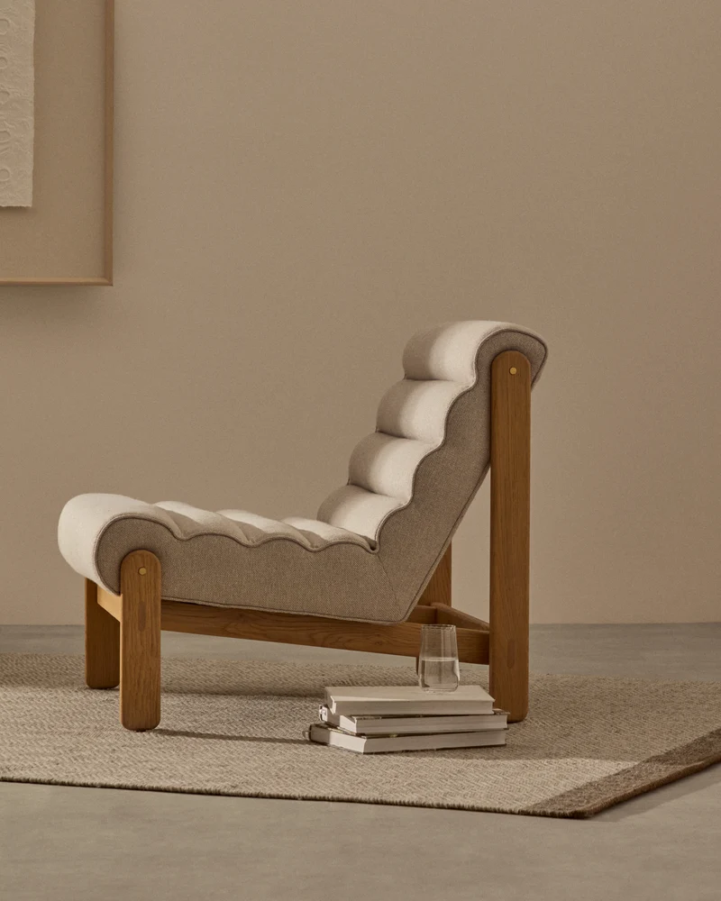 Magira beige armchair in solid oak wood with natural finish