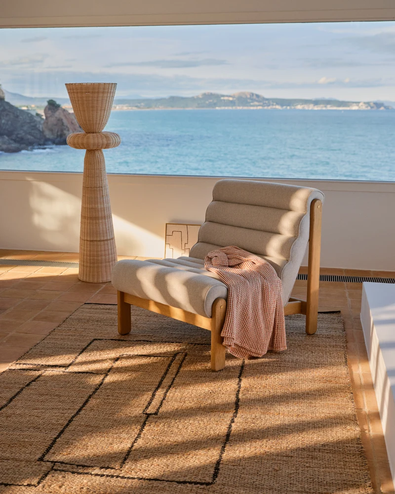 Magira beige armchair in solid oak wood with natural finish
