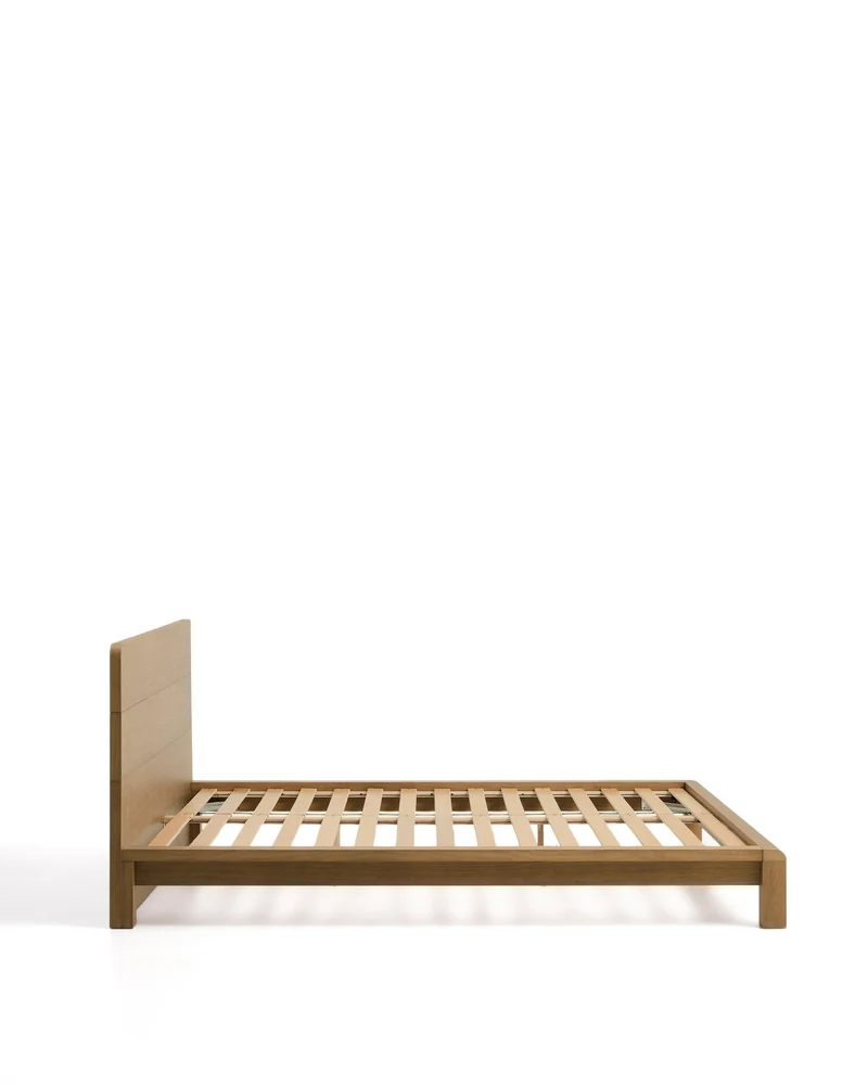 Arelida bed made of oak veneer and solid oak wood with light brown finish for 180 x 200 cm mattress FSC Mix Credit