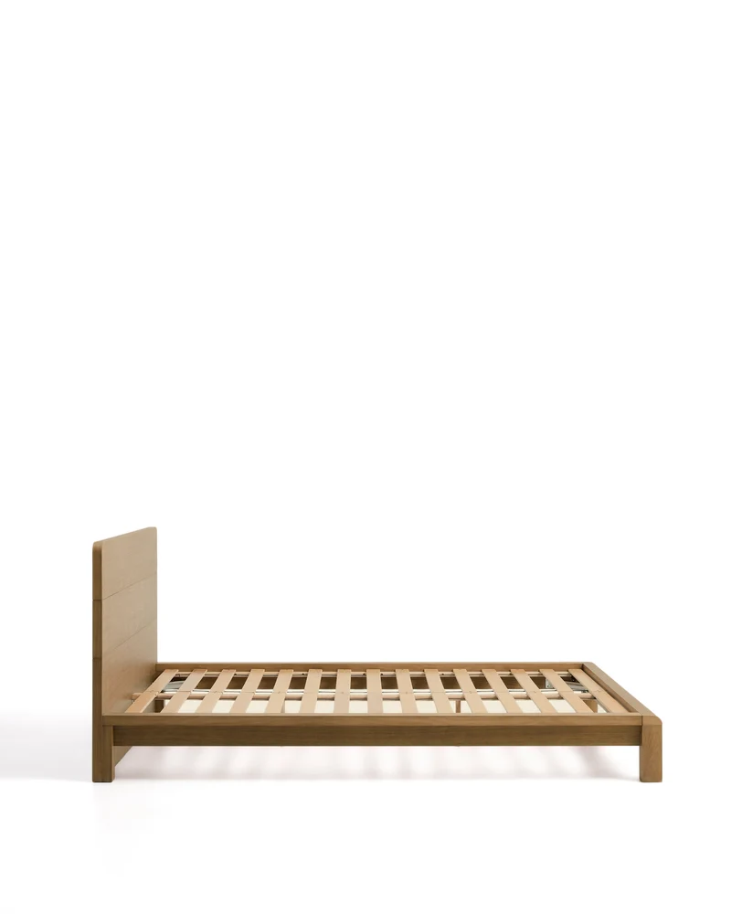 Arelida bed made of oak veneer and solid oak wood with light brown finish for 160 x 200 cm mattress FSC Mix Credit