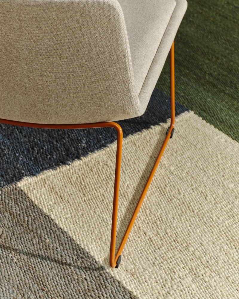 Zahara beige armchair with steel legs and terracotta finish