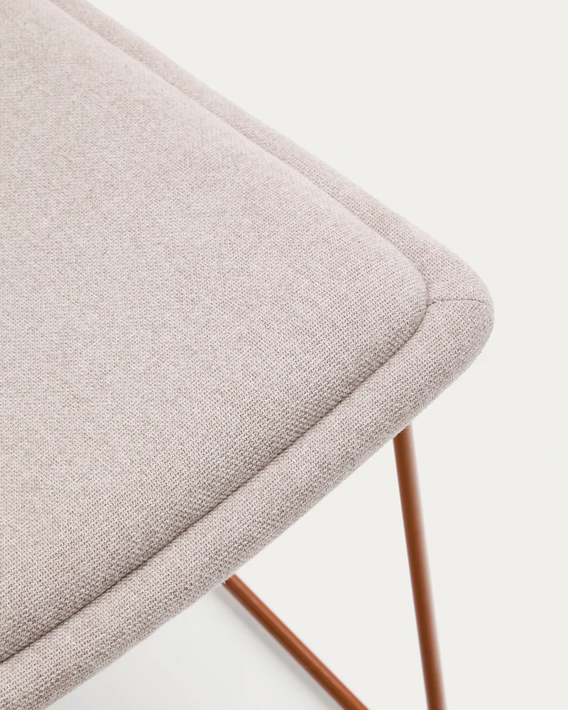 Zahara beige armchair with steel legs and terracotta finish