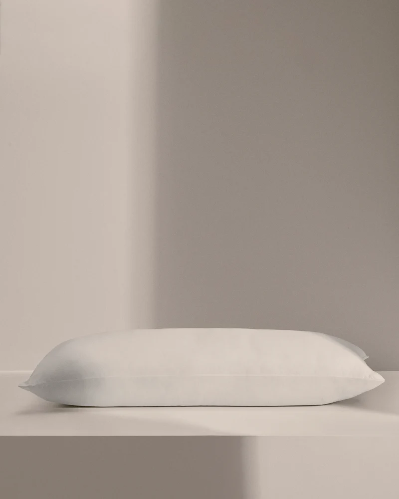 Duca pillow with 10% down and 90% feather, 70 x 40 cm