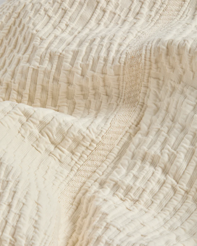 Raylo bedspread with striped structure