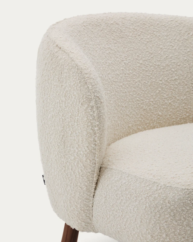 Ulit armchair in white bouclé legs in a walnut finish