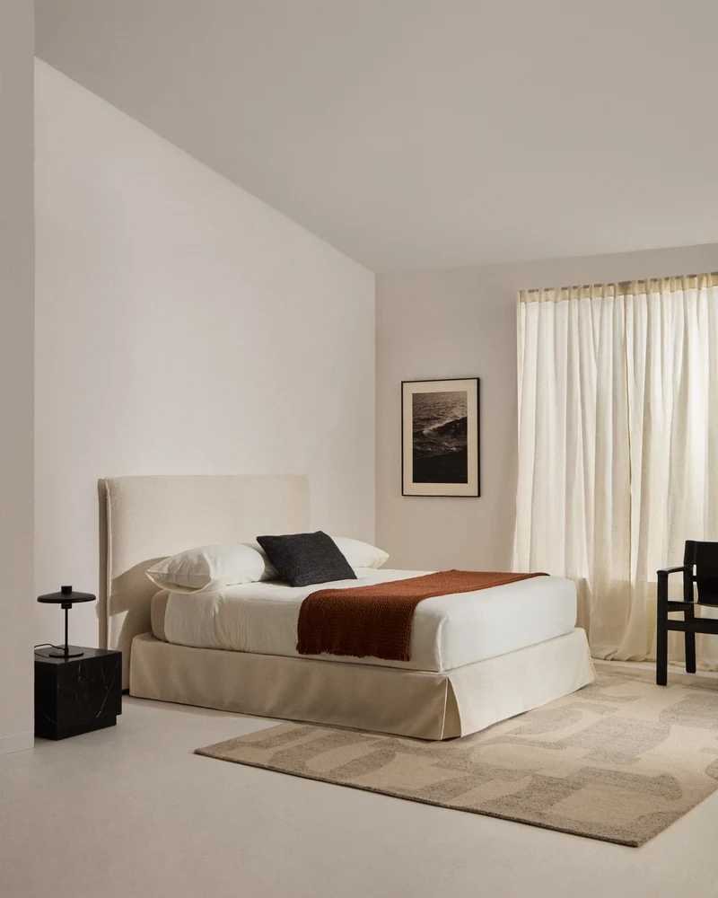 Jaira Bed with removable cover - White Chenille