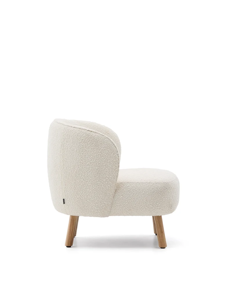 Ulit armchair in white bouclé natural finish legs
