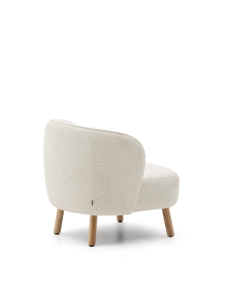 Ulit armchair in white bouclé natural finish legs