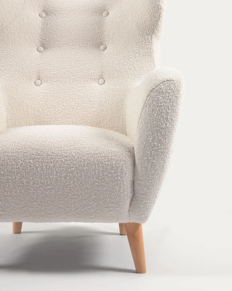 Patio armchair in white bouclé with solid, beech wood legs FSC Mix Credit