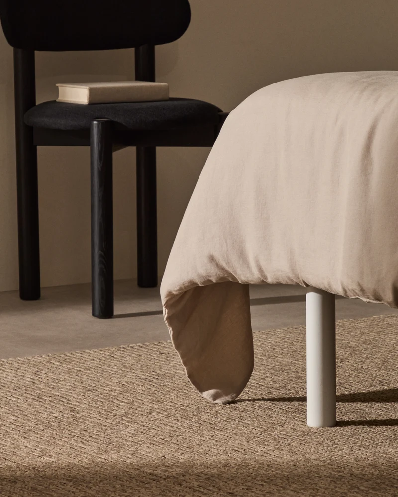 Ise bed base leg
