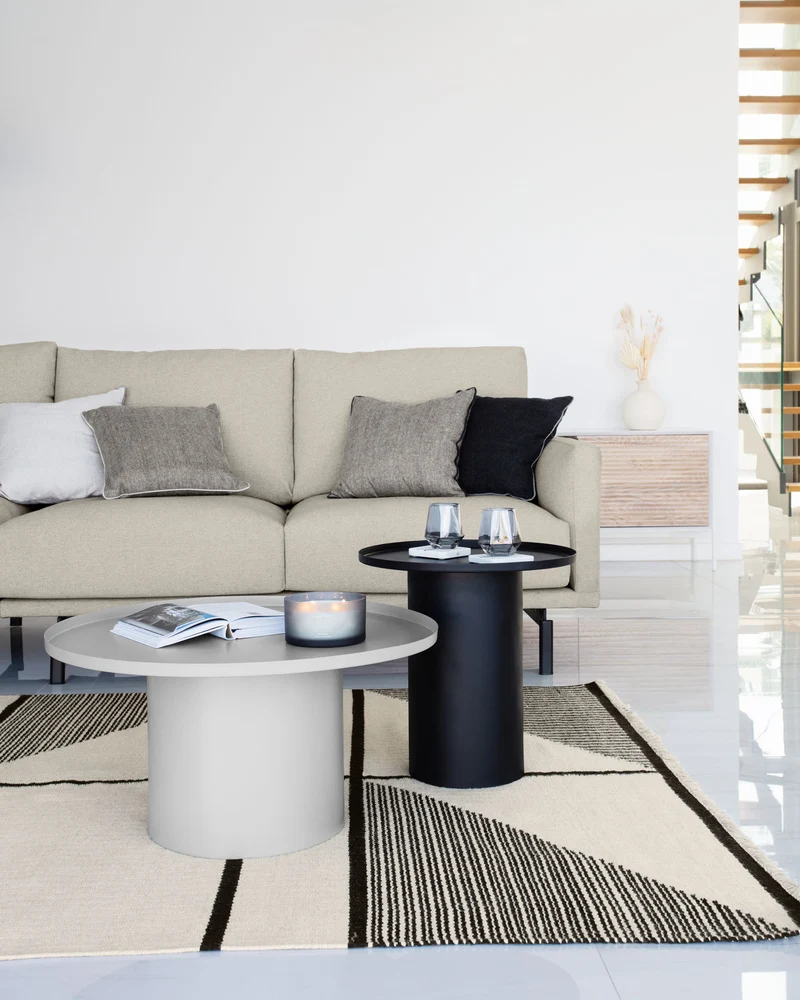 Fleksa round side table in black metal Ø 45 cm