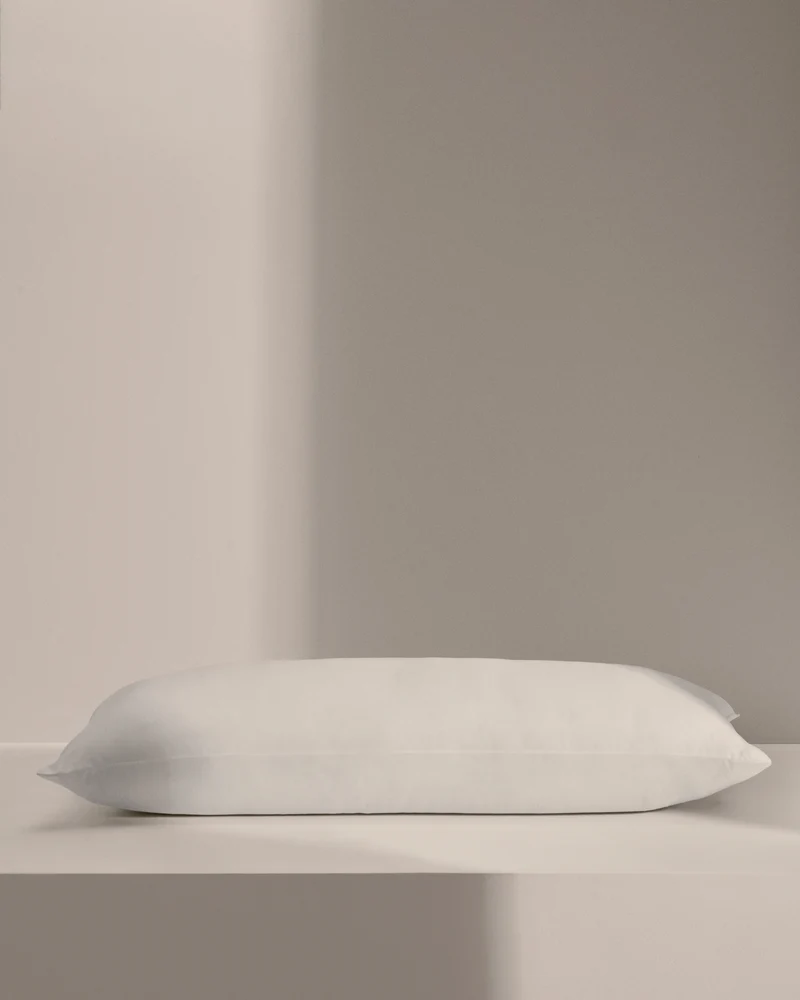 Nyla microfibre pillow 90 x 40 cm